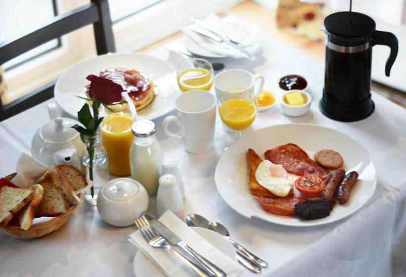 پانسیون Donegal Manor