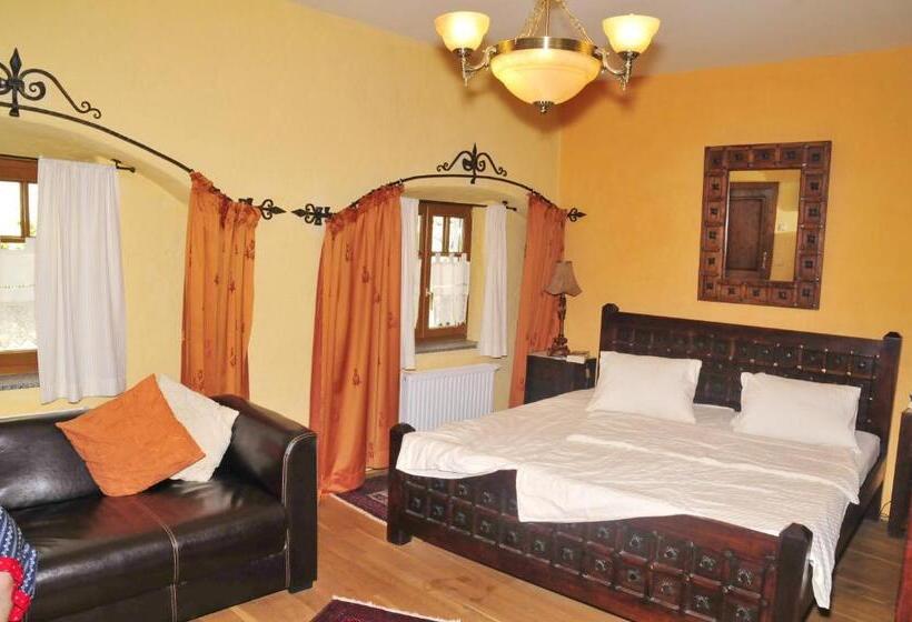 بنسيون Gästehaus Turm Wachau