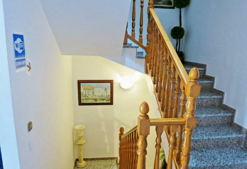 ペンション Hostal Brisamar