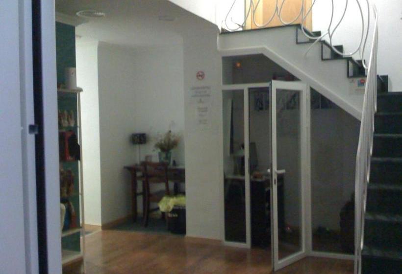 پانسیون Hostal Gaudi Cuenca