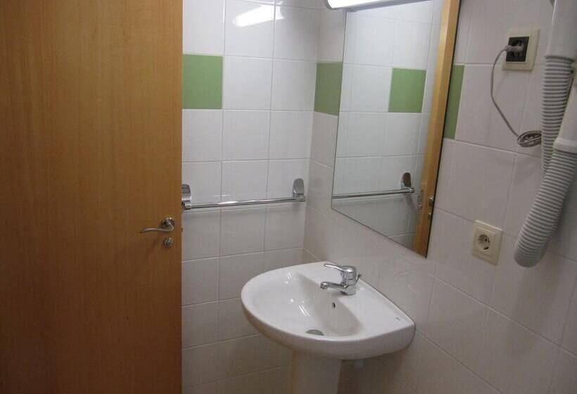 膳宿费 Hostal La Vila