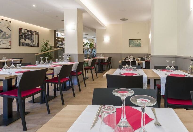 膳宿费 Hostal La Vila