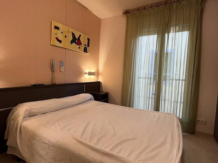 膳宿费 Hostal La Vila