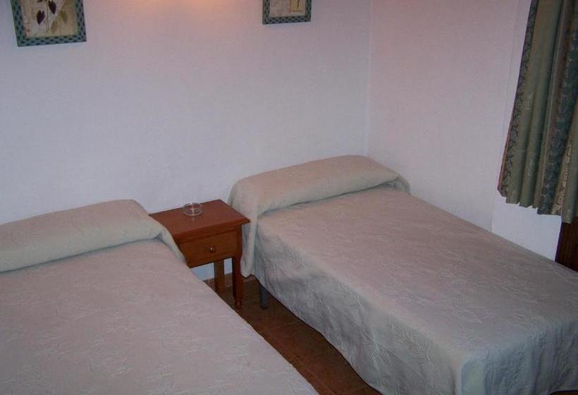 بنسيون Hostal Villega