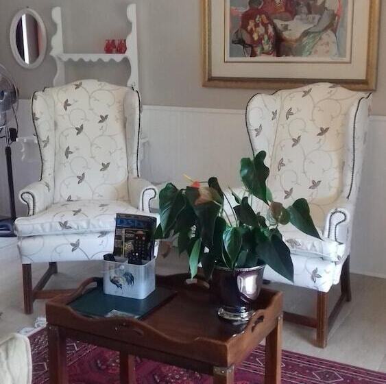 펜션 Mulligans Guest Lodge