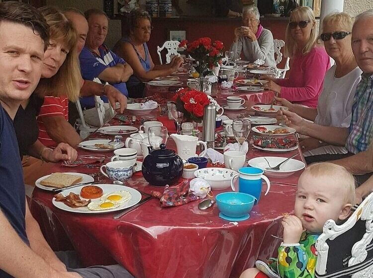 펜션 Mulligans Guest Lodge