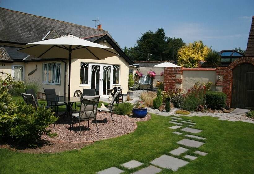 ペンション The Salty Monk Bed & Breakfast