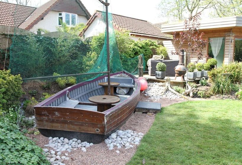 ペンション The Salty Monk Bed & Breakfast