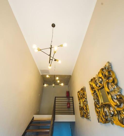 بنسيون The Wild Peach   Menlyn