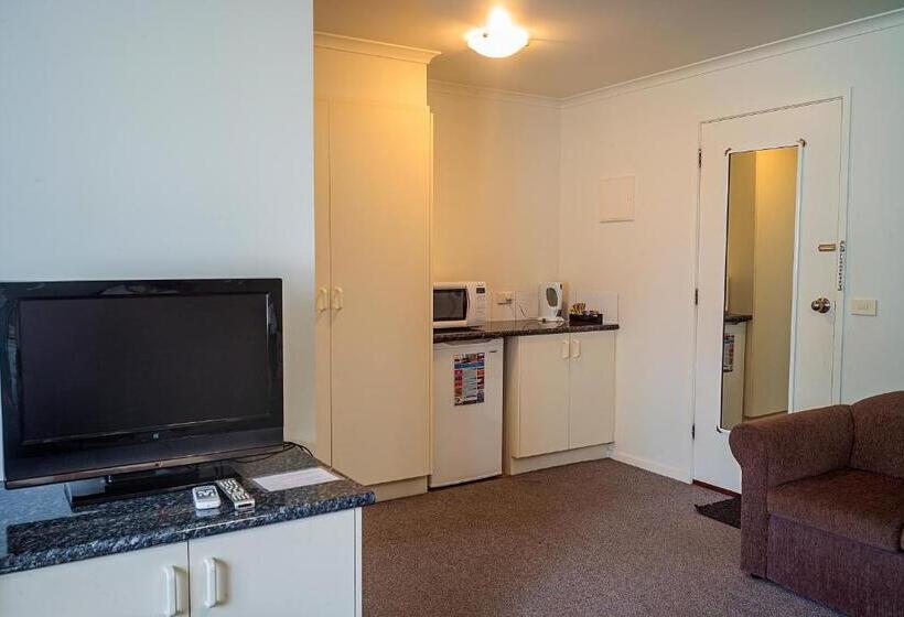 Redwood Manor Motel Apartments