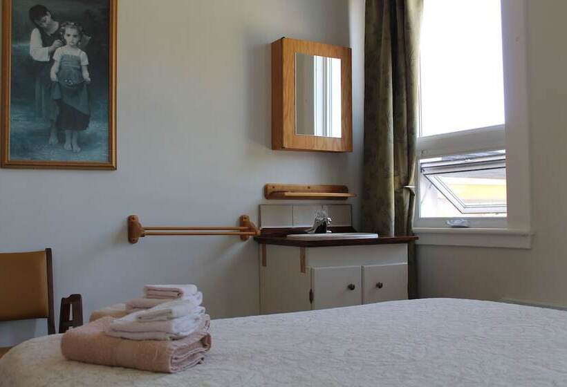 הוסטל Auberge La Petite école De Forillon