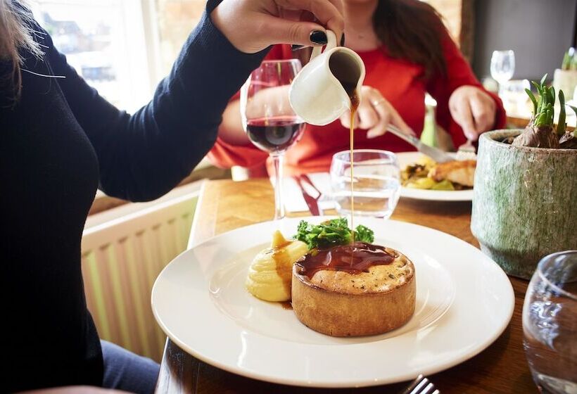 旅馆 Bear And Ragged Staff