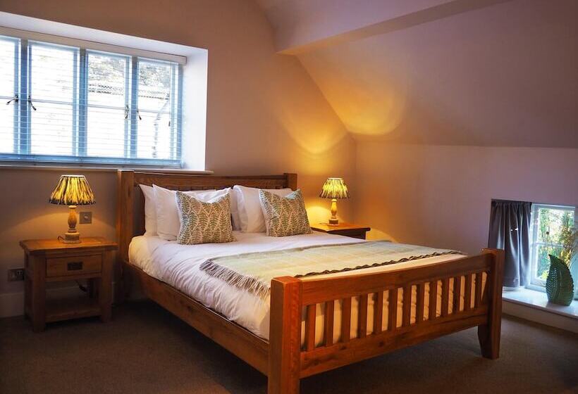 旅馆 Bear And Ragged Staff