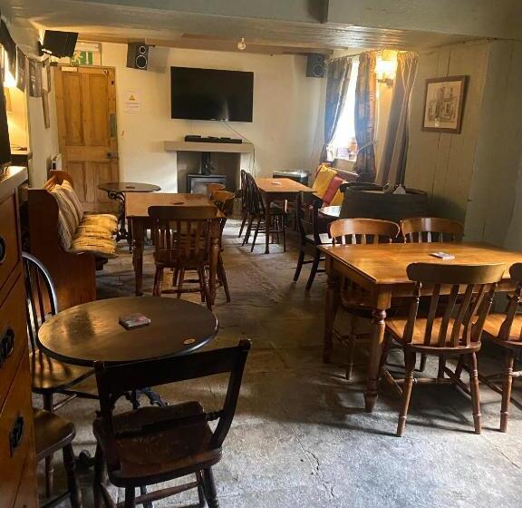 Общежитие The Bridge Inn