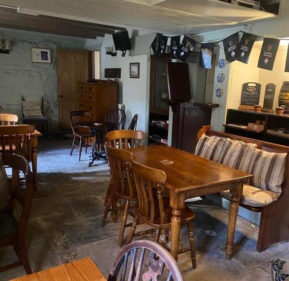 Общежитие The Bridge Inn