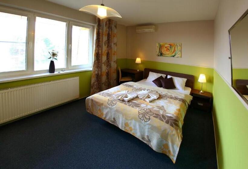 住宿加早餐  Penzion Tofi