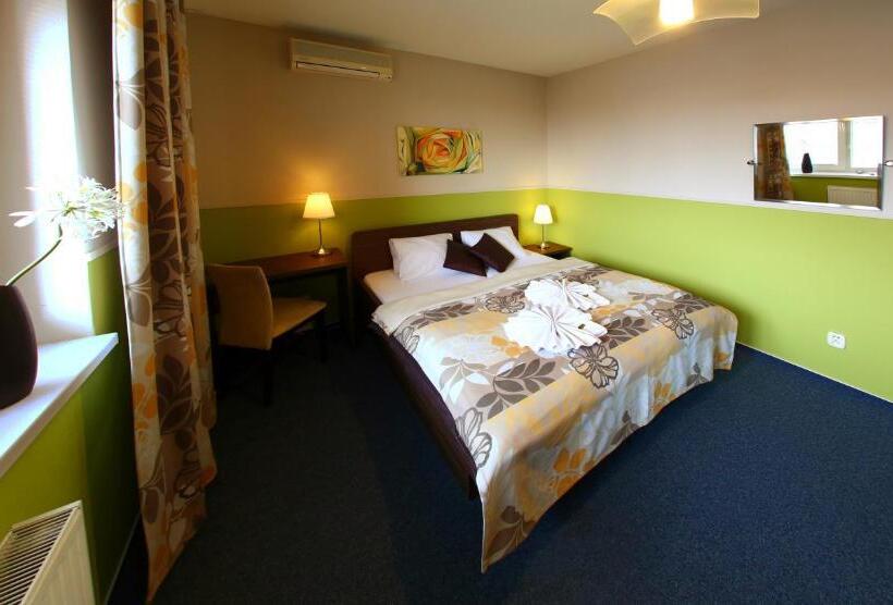 住宿加早餐  Penzion Tofi