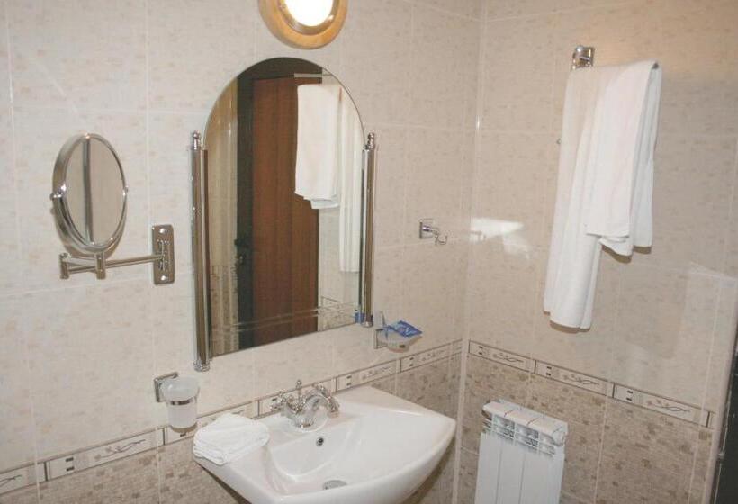 Family Hotel Makedonska Kruchma