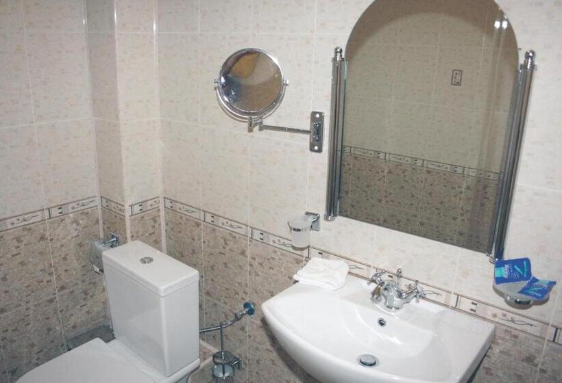 Family Hotel Makedonska Kruchma