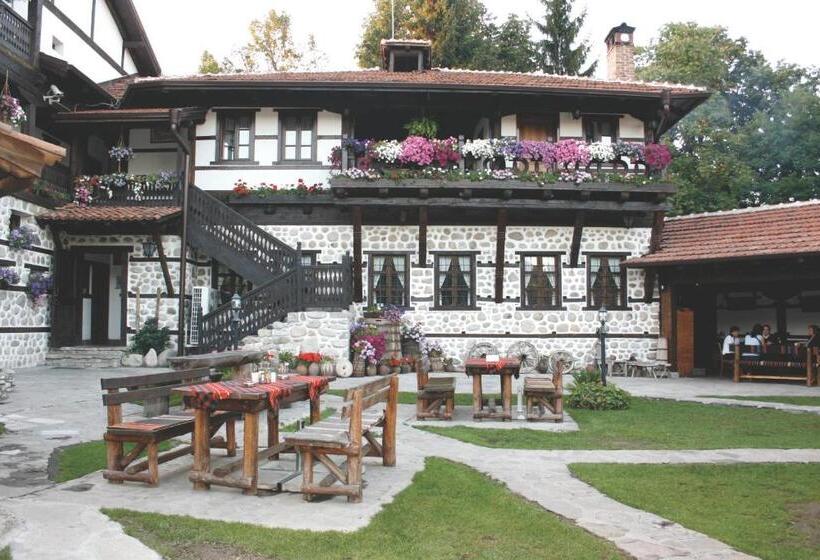 Family Hotel Makedonska Kruchma
