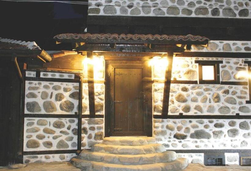 Family Hotel Makedonska Kruchma