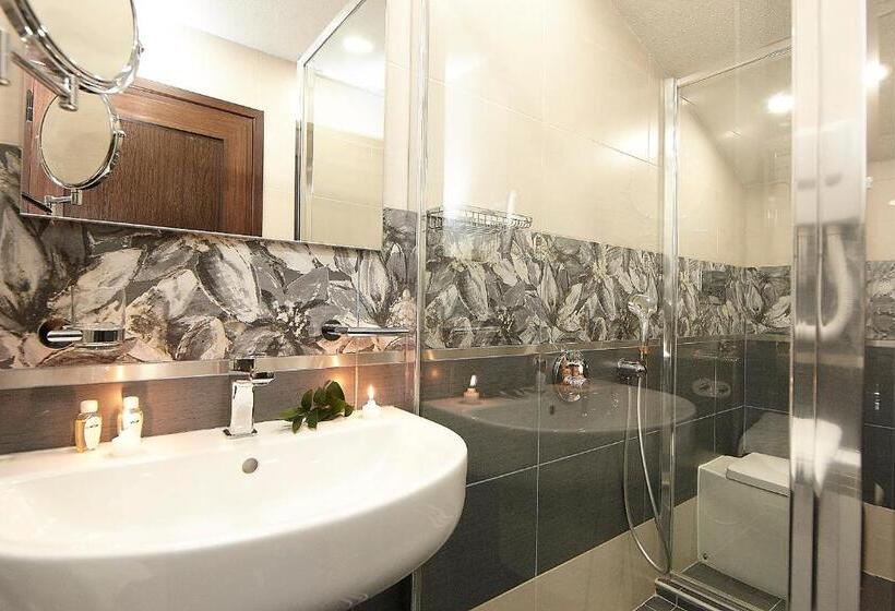 Family Hotel Makedonska Kruchma