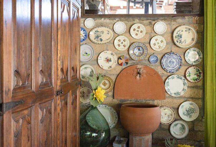 هتل Agriturismo La Rombaia