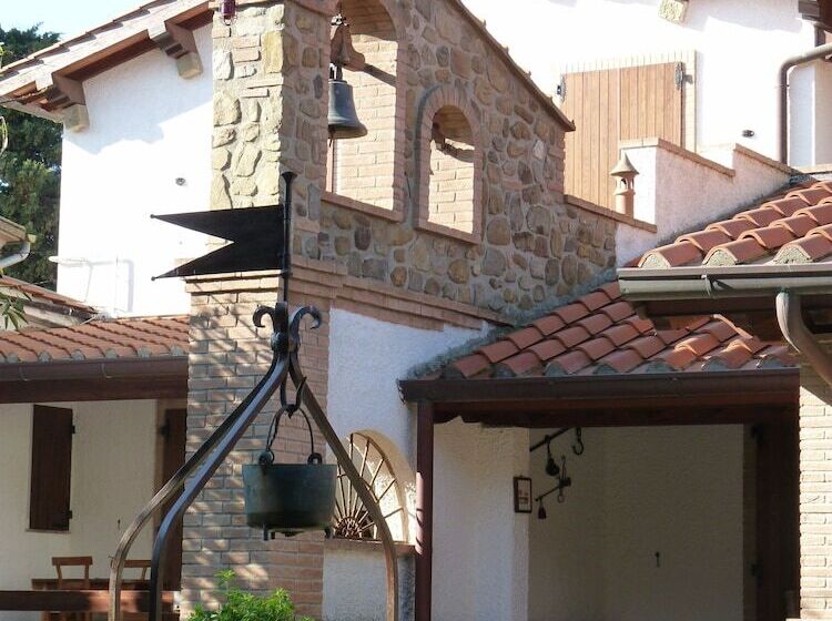 هتل Agriturismo La Rombaia