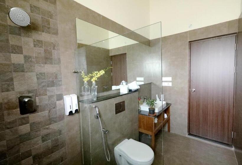 هتل Destiny The Farm Resort