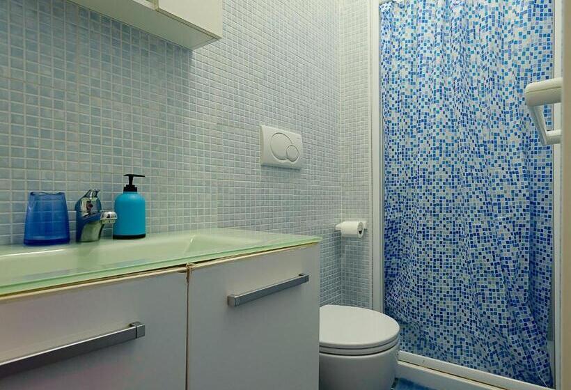 Пансион Adriatic Room 50 M Dalla Stazione Ferroviaria Di Ciampino E Dalla Navetta Aeroportuale