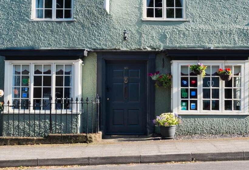بنسيون Ammonite Lodge
