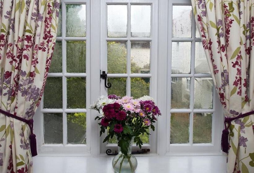 بنسيون Ammonite Lodge