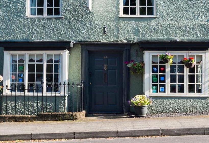 بنسيون Ammonite Lodge