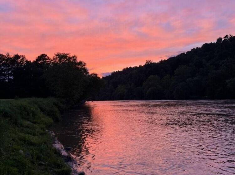 膳宿费 Asheville River Cabins