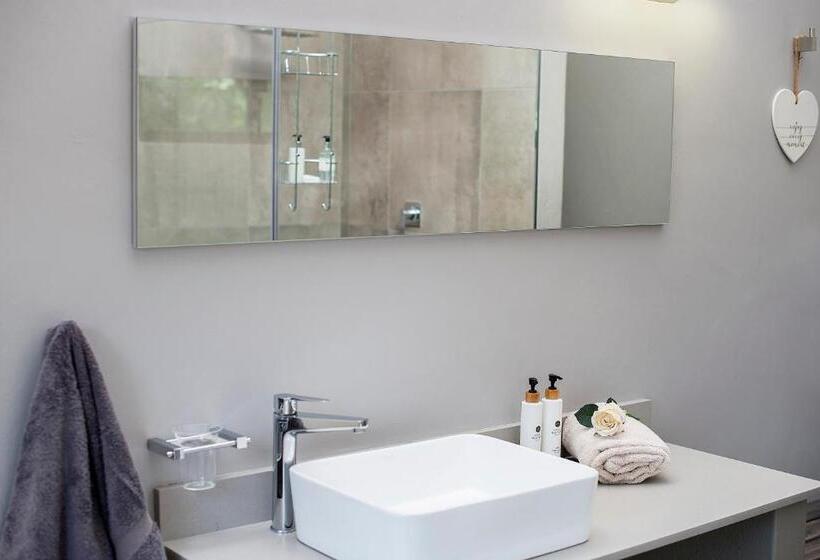 Пансион Birds Babble Self Catering