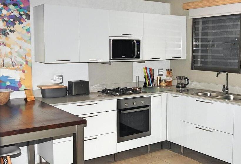 Пансион Birds Babble Self Catering