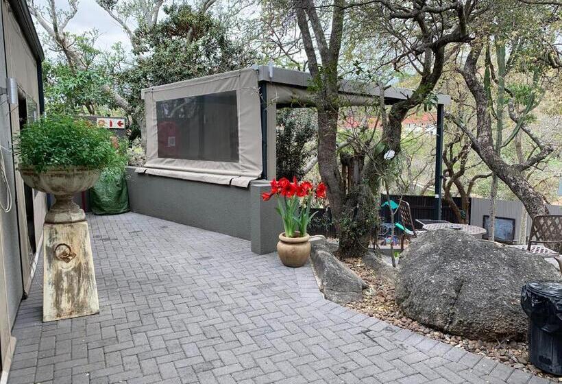 Пансион Birds Babble Self Catering