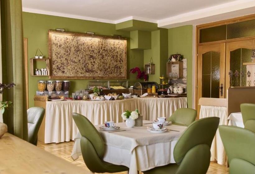 پانسیون Garni Buchenhof