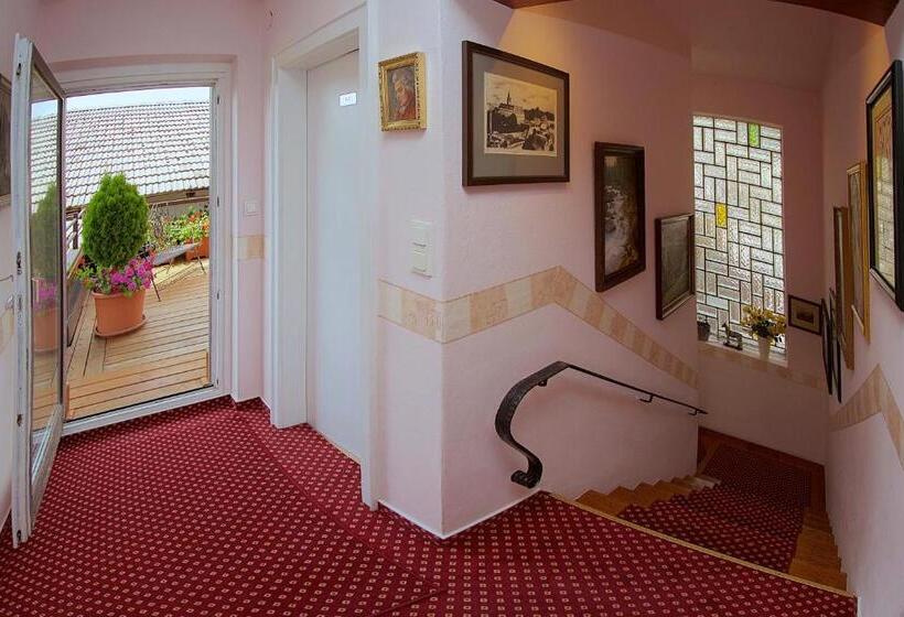 Пансион Haus Treffer