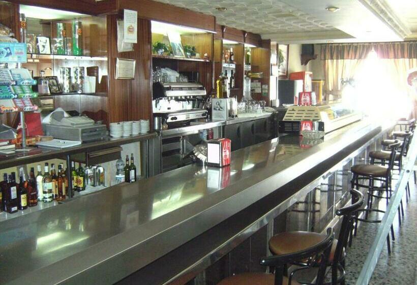 بنسيون Hostal El Polígono