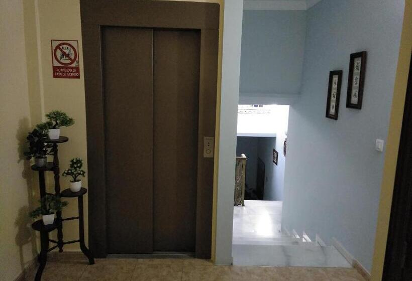 بنسيون Hostal El Polígono