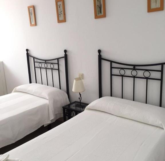 بنسيون Hostal Rios