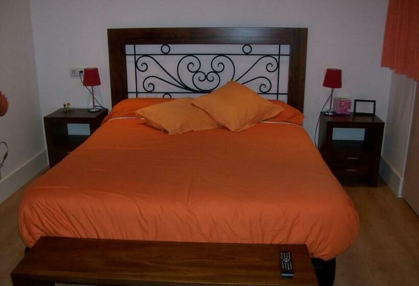 پانسیون Hostal Rural Arrobi Borda