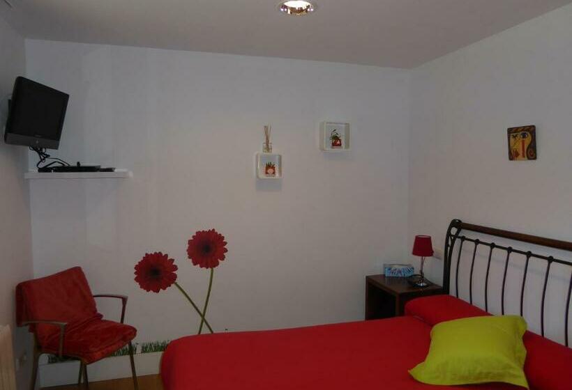 پانسیون Hostal Rural Arrobi Borda