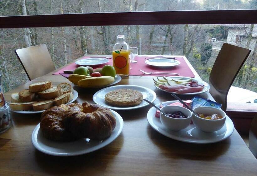 پانسیون Hostal Rural Arrobi Borda