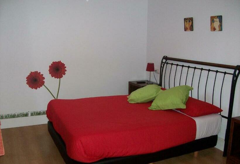 پانسیون Hostal Rural Arrobi Borda