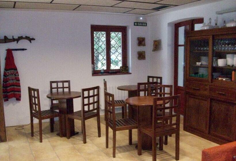 پانسیون Hostal Rural Arrobi Borda