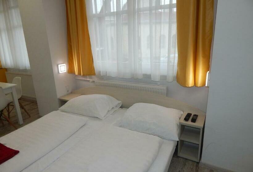 פנסיון Kálvin Vendégszobák