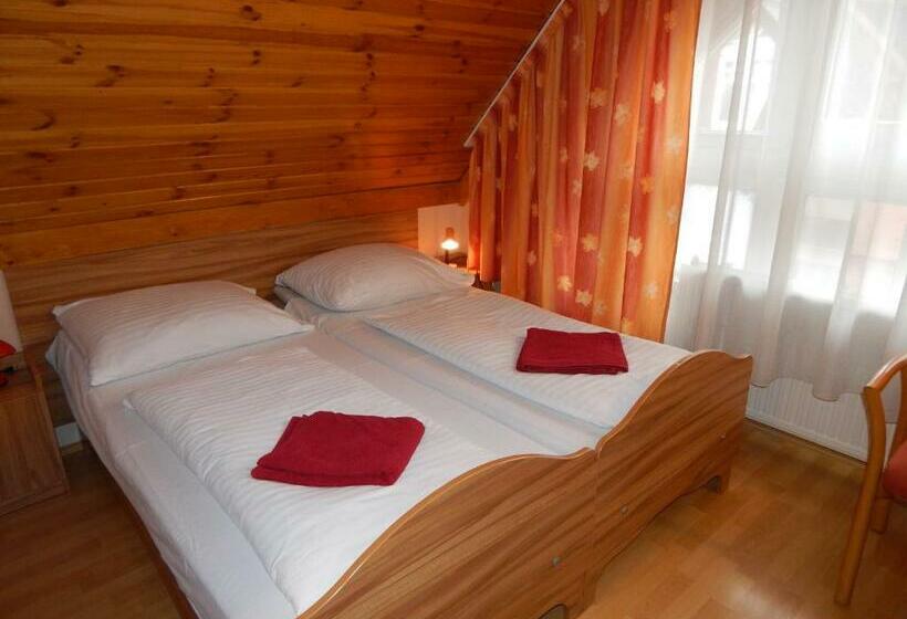 פנסיון Kálvin Vendégszobák