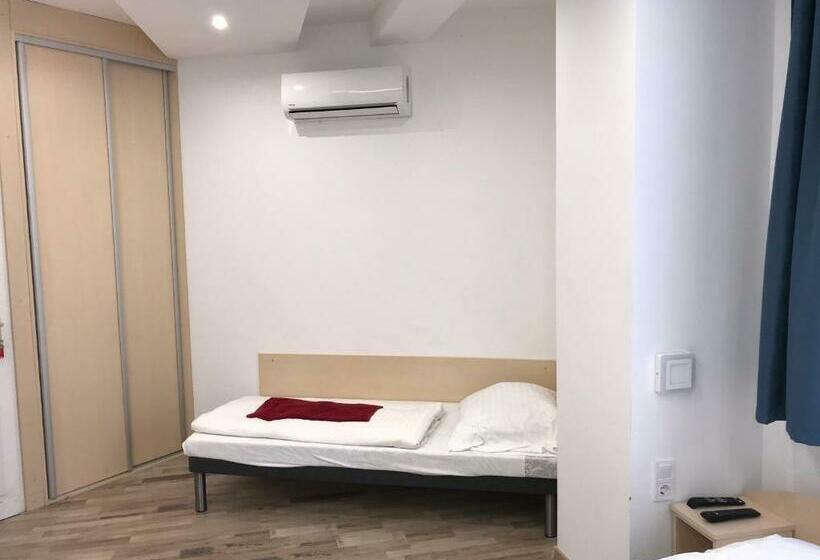 פנסיון Kálvin Vendégszobák